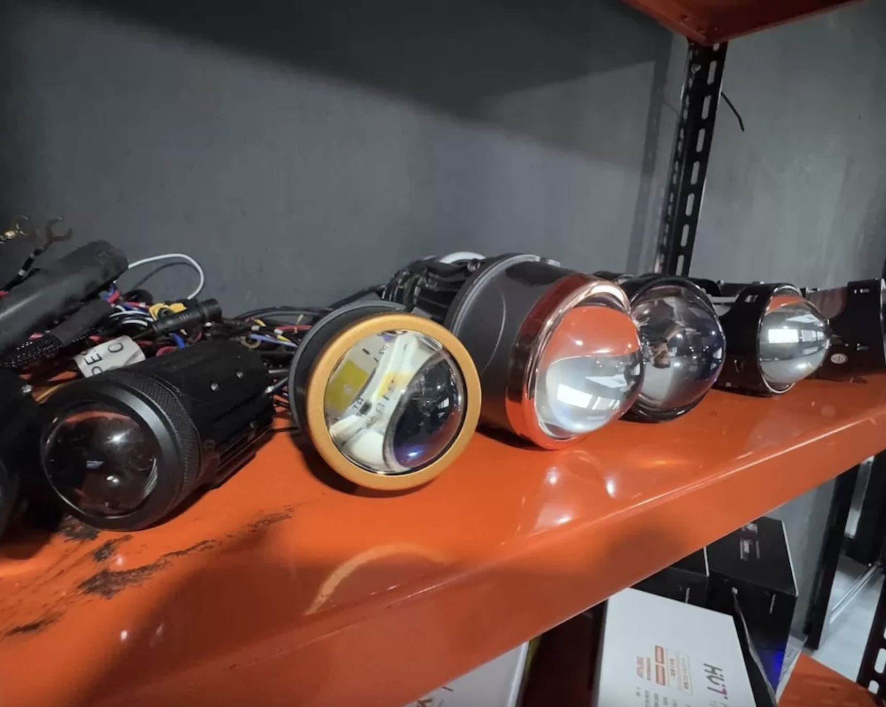 Salah-salah, Bisa Kebakaran! Modifikasi Lampu Mobil Nggak Boleh Asal Terang