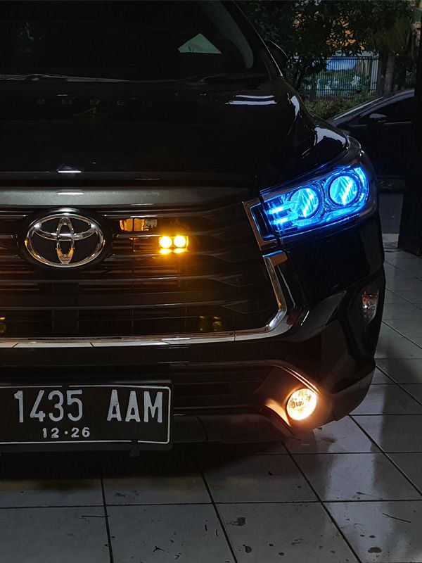 Innova Custom Headlamp dan Stoplamp - Yoong Motor Group Indonesia
