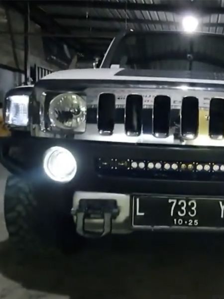 Hummer H3 Tampak Depan
